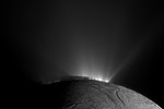 Geisers en schaduwen van Enceladus